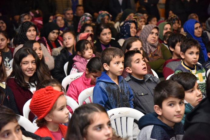 KRAL OLMAK İSTEMEYEN ASLAN KESTELLİ ÇOCUKLARLA BULUŞTU