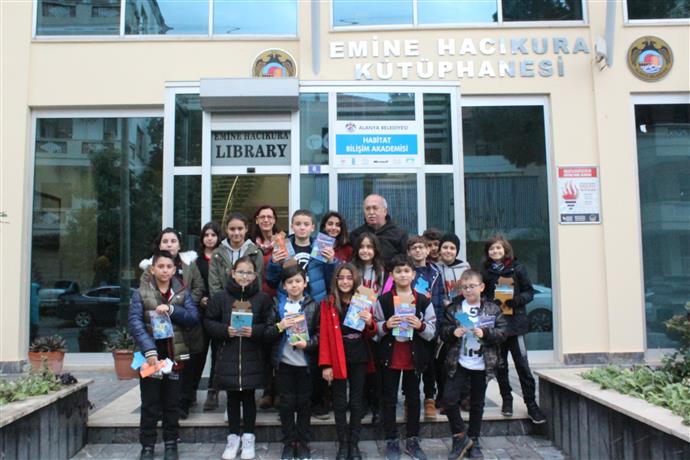 YAZAR AYDOĞAN YAVAŞLI ÖĞRENCİLERLE BULUŞTU