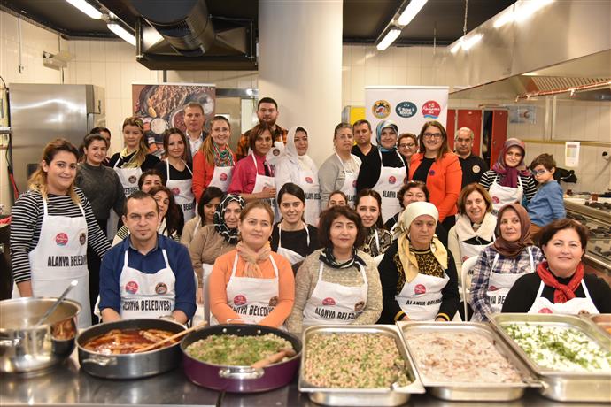 YOĞUN TALEP ÜZERİNE “YÖRESEL ALANYA YEMEKLERİ” KURSU TEKRARLANDI