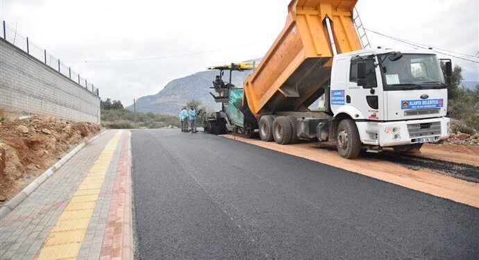 YÜCEL’DEN ÖĞRENCİLERE TATİL SÜRPRİZİ  KESTEL OKUL YOLU ASFALTLANDI