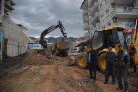 ÇIPLAKLI’YA 4 KİLOMETRE SICAK ASFALT  GÜLEVŞEN CADDESİNDEN OBAYA KESİNTİSİZ ULAŞIM
