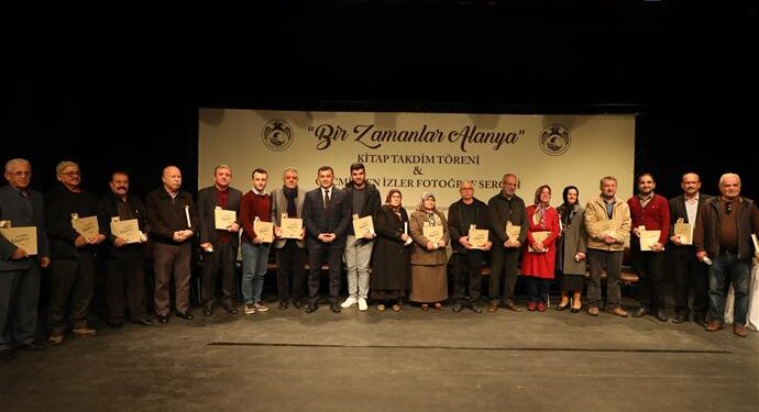 “BİR ZAMANLAR ALANYA” KİTABI FOTOĞRAF SAHİPLERİNE VERİLDİ