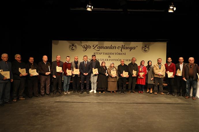 “BİR ZAMANLAR ALANYA” KİTABI FOTOĞRAF SAHİPLERİNE VERİLDİ