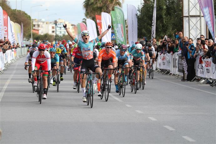 ALANYA’DA ELİT ERKEK VE KADIN BİSİKLETÇİLER PEDAL ÇEVİRDİ