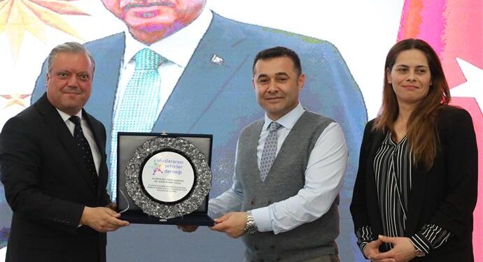 BAŞKAN YÜCEL MAHALLE BULUŞMALARINA KALDIĞI YERDEN DEVAM EDİYOR