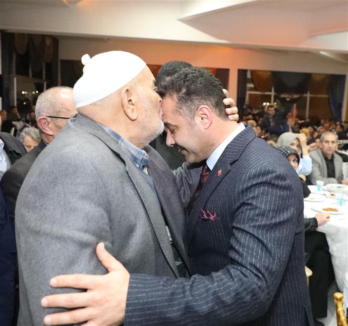 BAŞKAN YÜCEL SUGÖZÜ MAHALLESİNDE VATANDAŞLARLA BİR ARAYA GELDİ