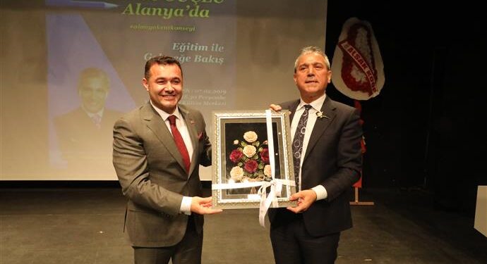 EĞİTİM İLE GELECEĞE BAKIŞ KONFERANSINA YOĞUN İLGİ