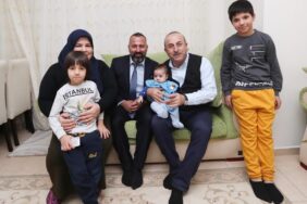 cavusoglu_ndan_minik_ugurkutu_ya_ziyaret_