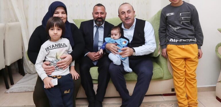 Çavuşoğlu’ndan minik Uğurkutu’ya ziyaret