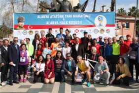 19. ALANYA ATATÜRK YARI MARATONU VE HALK KOŞUSU YAPILDI