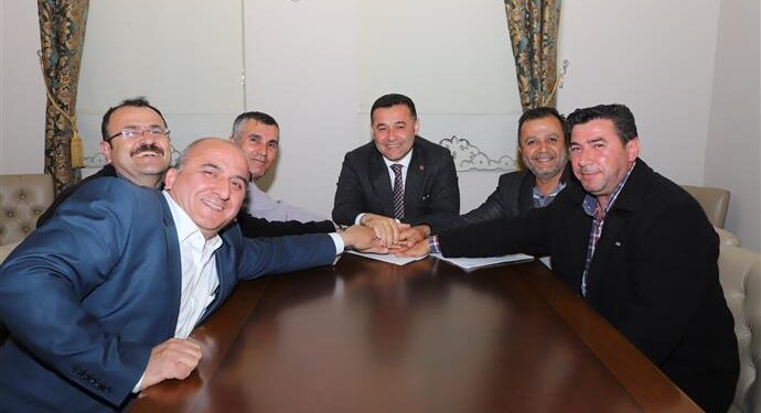 BAŞKAN YÜCEL’DEN BELEDİYE İŞÇİLERİNE SÖZLEŞME MÜJDESİ