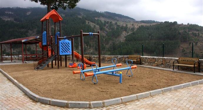 HAMZALAR VE BAŞKÖY MAHALLESİNE ÇOCUK PARKI HİZMETE SUNULDU