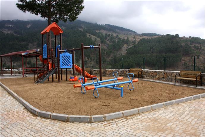 HAMZALAR VE BAŞKÖY MAHALLESİNE ÇOCUK PARKI HİZMETE SUNULDU