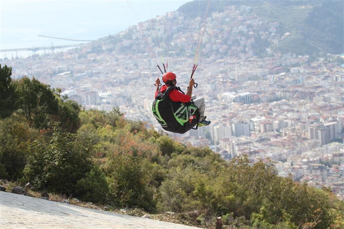 DÜNYA YAMAÇ PARAŞÜTÜ HEDEF ŞAMPİYONASI ALANYA’DA YAPILIYOR