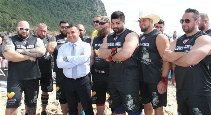 DÜNYA’NIN EN GÜÇLÜ ADAMLARI KLEOPATRA PLAJI’NDA YARIŞTI