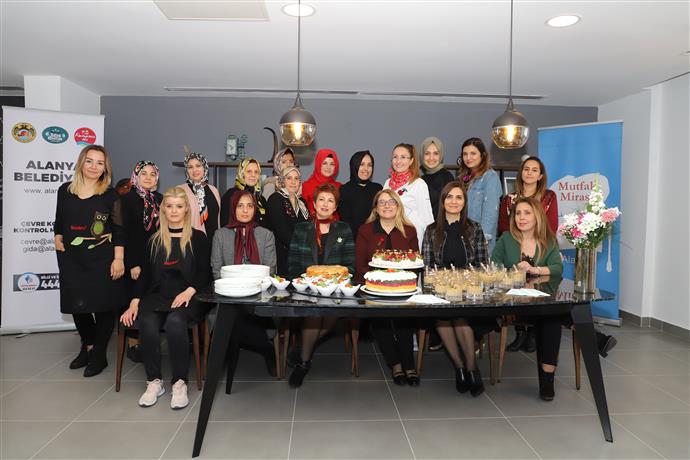 MUTLU PASTA ATÖLYESİ LEZZET SAÇTI