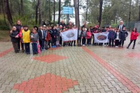 ÖĞRENCİLERDEN HAYVAN BARINAĞINA ZİYARET