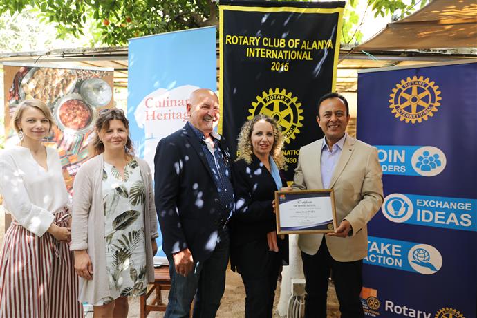 14 ÜLKEDEN 100’Ü AŞKIN KONUK YÖRESEL ALANYA YEMEKLERİ İÇİN BİR ARAYA GELDİ