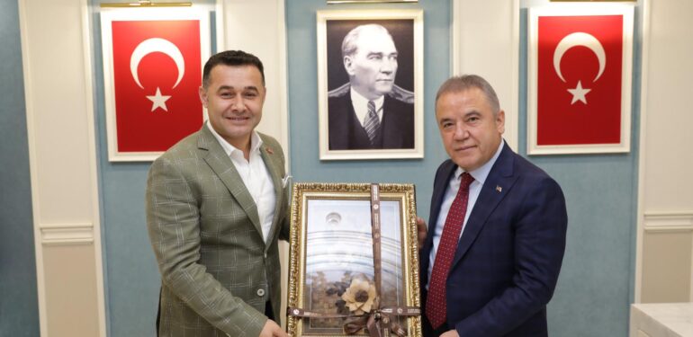 Yücel’den Muhittin Böcek’e ziyaret