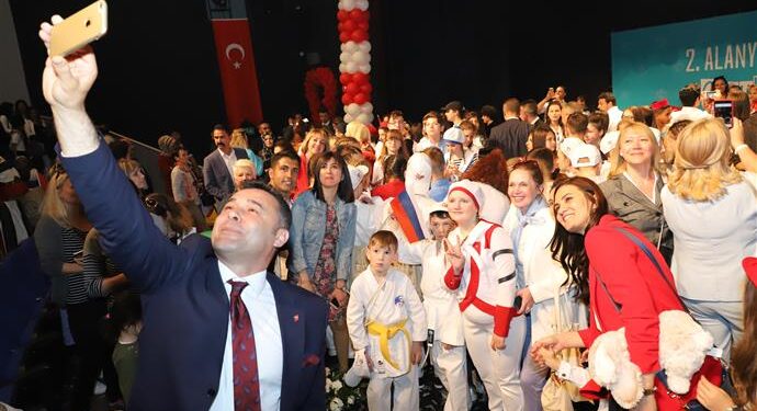 ALANYA’DA 23 NİSAN COŞKUYLA KUTLANDI