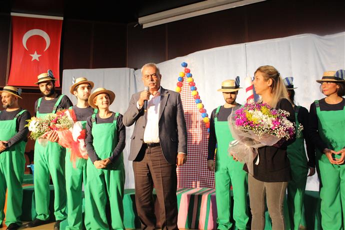 KRAL OLMAK İSTEMEYEN ASLAN GAZİPAŞALI ÇOCUKLARI ŞENLENDİRDİ