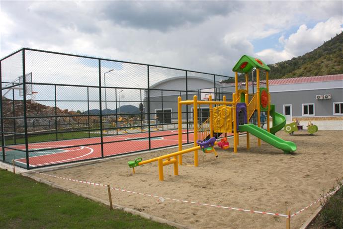 ÇAMLICA MAHALLESİ’NE YENİ ÇOCUK PARKI