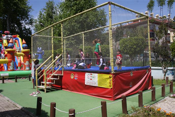 ÇOCUKLAR 23 NİSAN’DA ALANYA BELEDİYESİ İLE GÜLDÜ