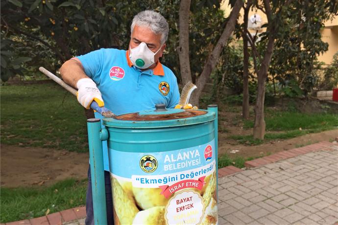 ALANYA BELEDİYESİ’NDEN KONTEYNERLERE BAKIM