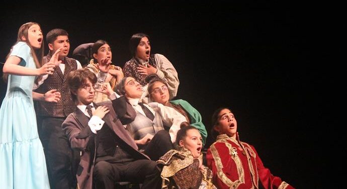 LİSELİLERE BÜYÜK ALKIŞ