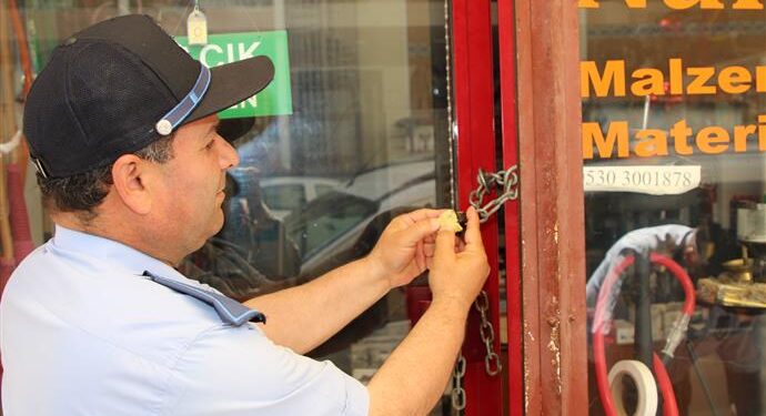 ZABITA EKİPLERİNDEN BANDROLSÜZ TÜTÜN SATIŞINA MÜHÜRLÜ ÖNLEM