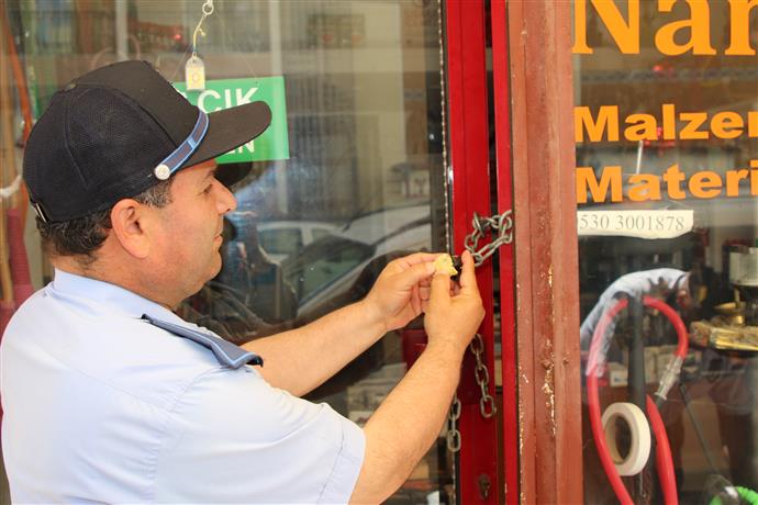 ZABITA EKİPLERİNDEN BANDROLSÜZ TÜTÜN SATIŞINA MÜHÜRLÜ ÖNLEM