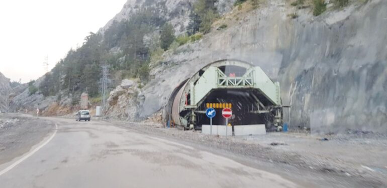 Davutoğlu gitti, Kuşyuvası bitti