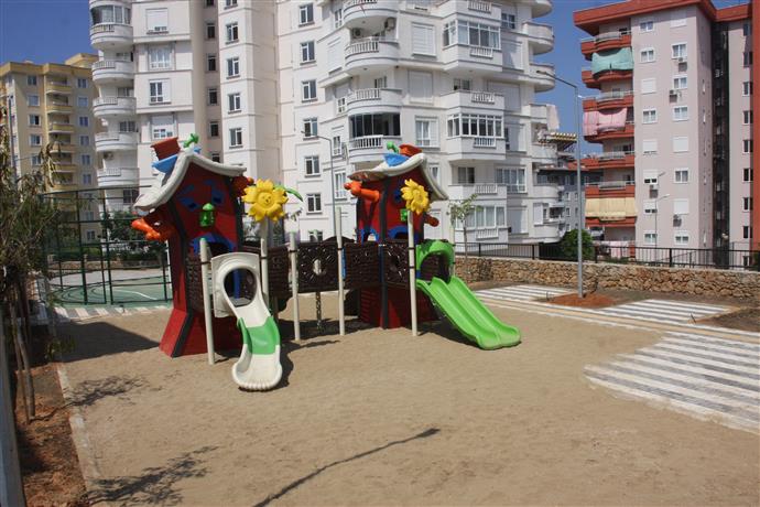 TOSMUR MAHALLESİ’NE YENİ ÇOCUK PARKI