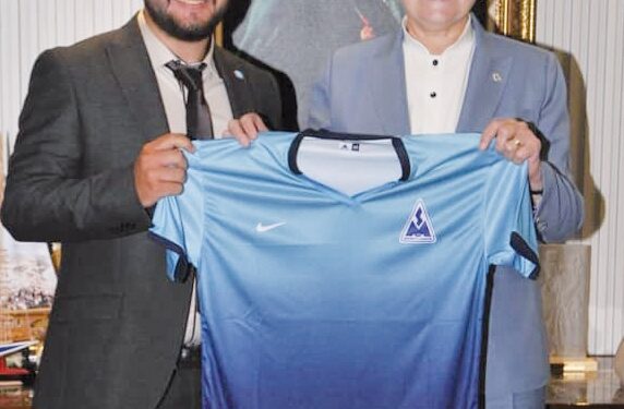 Akşener’e Mahmutlarspor Forması