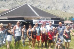 mahkod_yabancilari_gokbel_e_goturdu