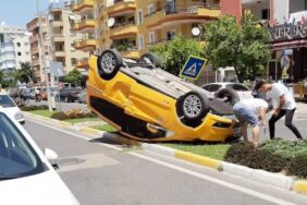 mahmutlar_da_ticari_taksi_takla_atti_