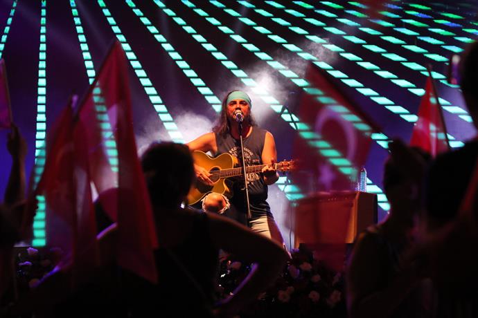 ALANYA’DA BÜYÜK ZAFER’E MUHTEŞEM KUTLAMA