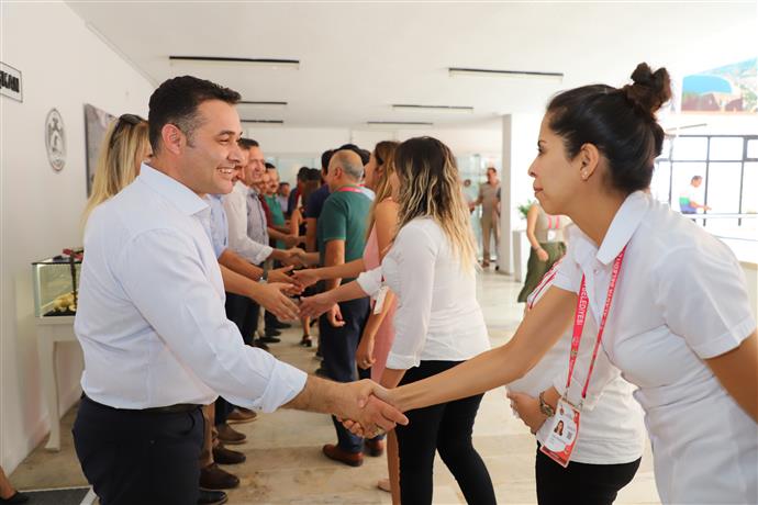 BAŞKAN YÜCEL PERSONELLE BAYRAMLAŞTI