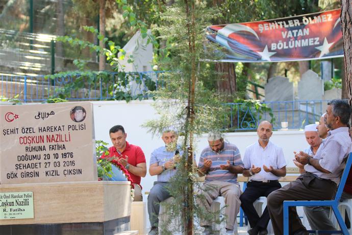 BAŞKAN YÜCEL ŞEHİT MEZARLARINI ZİYARET ETTİ