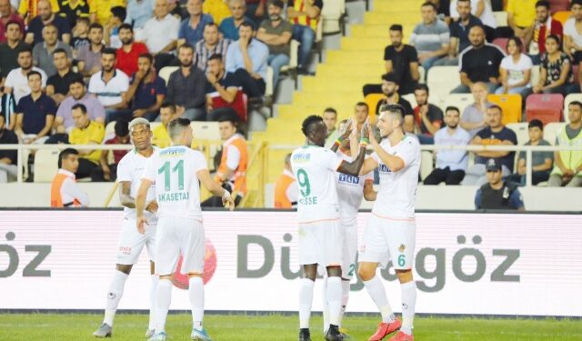 Büyüklerin tepesindeyiz..