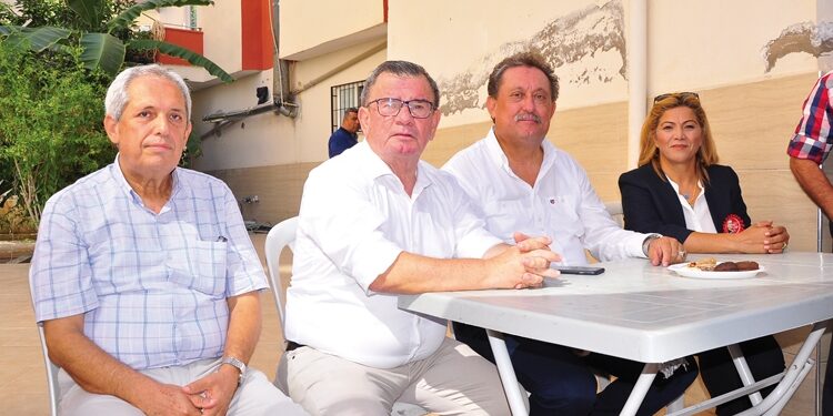 CHP Mahmutlar parti ofisine kavuştu