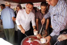 ALANYA BELEDİYESİ 4 BİN KİŞİLİK AŞURE DAĞITTI