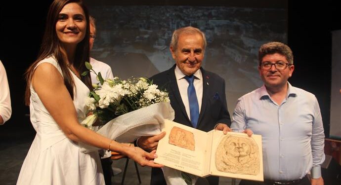 DEVRİM ERBİL: UYGARLIK BİR KUŞTUR BİR KANADI SANAT BİR KANADI BİLİMDİR