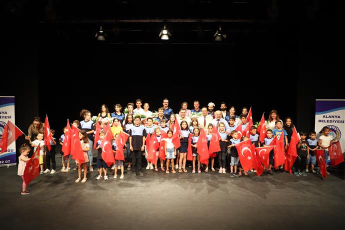 ZABITA HAFTASINA TİYATROLU KUTLAMA