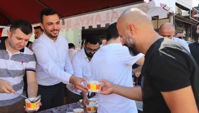 AK Parti Alanya’ya aşure dağıttı