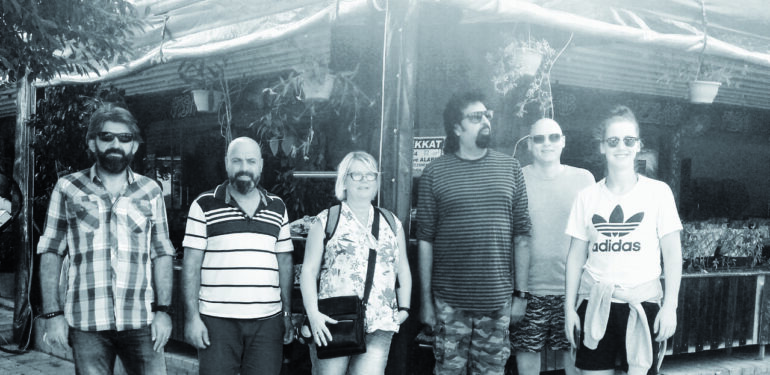 Norveçli Komedyenler Mahmutlar’da