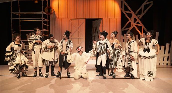 ALANYA BELEDİYE TİYATROSU SCAPİN’İN DOLAPLARIYLA SEZONU AÇTI