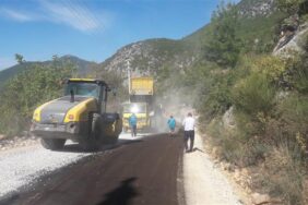 BADEMAĞACI MAHALLESİ’NDE ASFALT, MAHMUTSEYDİDE YOL AÇMA ÇALIŞMASI