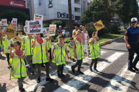 ÇOCUKLAR İLE “ÖNCELİKLİ TRAFİK” TEMALI ÇALIŞMA