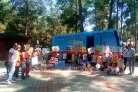 ÖĞRENCİLERDEN HAYVAN BARINAĞINA REKOR MAMA BAĞIŞI